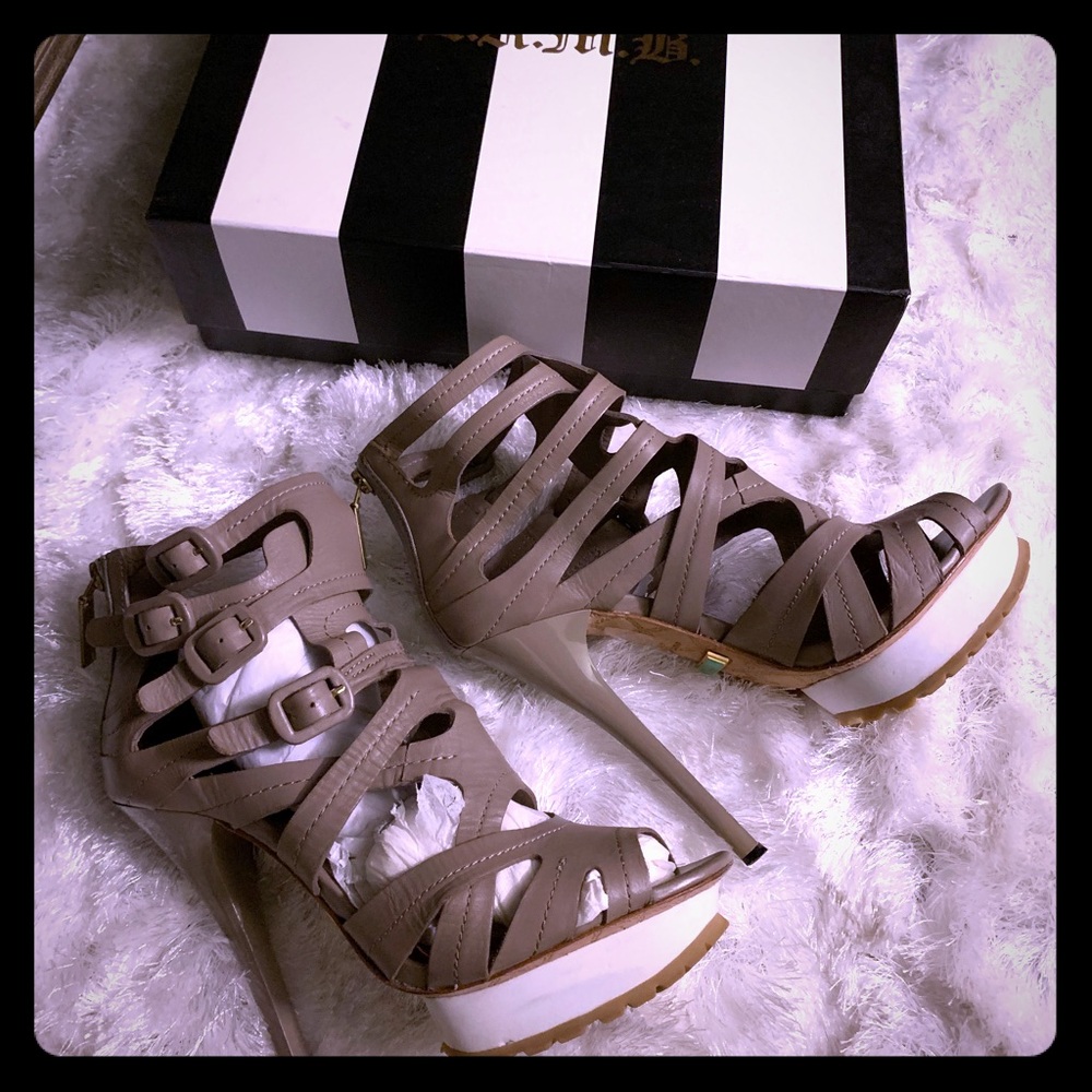 Gorgeous L.A.M.B leather high heel sandal‼️